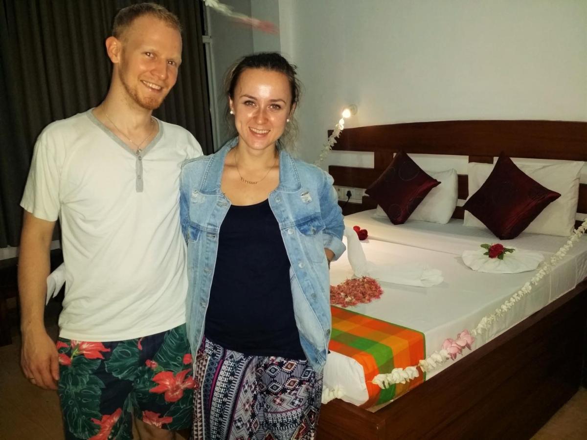 Maple Leaf Hotel Негомбо Экстерьер фото