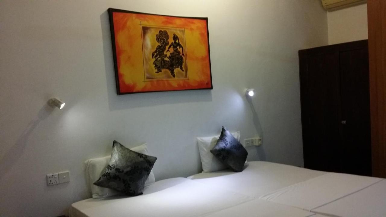 Maple Leaf Hotel Негомбо Экстерьер фото